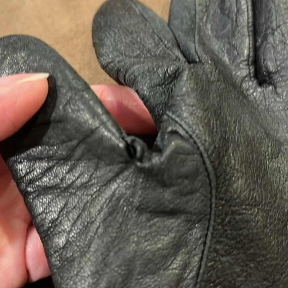 Isotoner black Leather Gloves - Picture 8 of 8